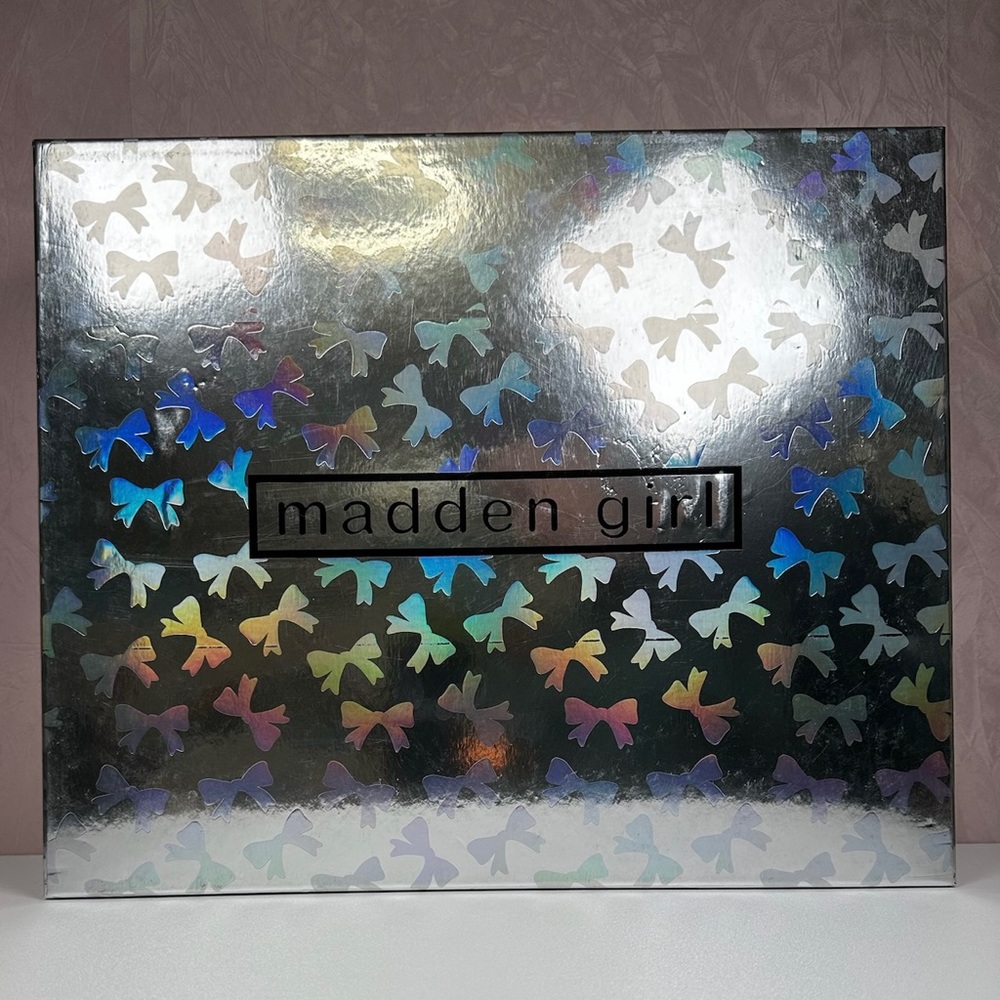 Madden Girl Red and Cream Food Patterned Mini Tote Gift Set - Picture 9 of 11